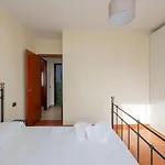 I Host - Russoli 7 Milán